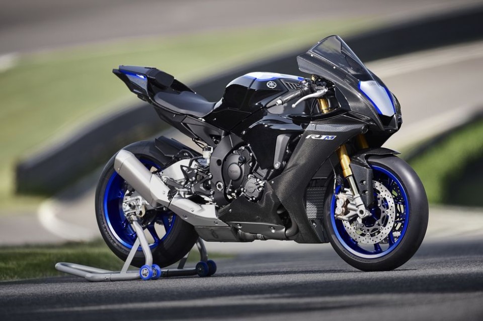 Moto - News: La Yamaha lancia la nuova YZF R1M e R1 2020 a Laguna Seca