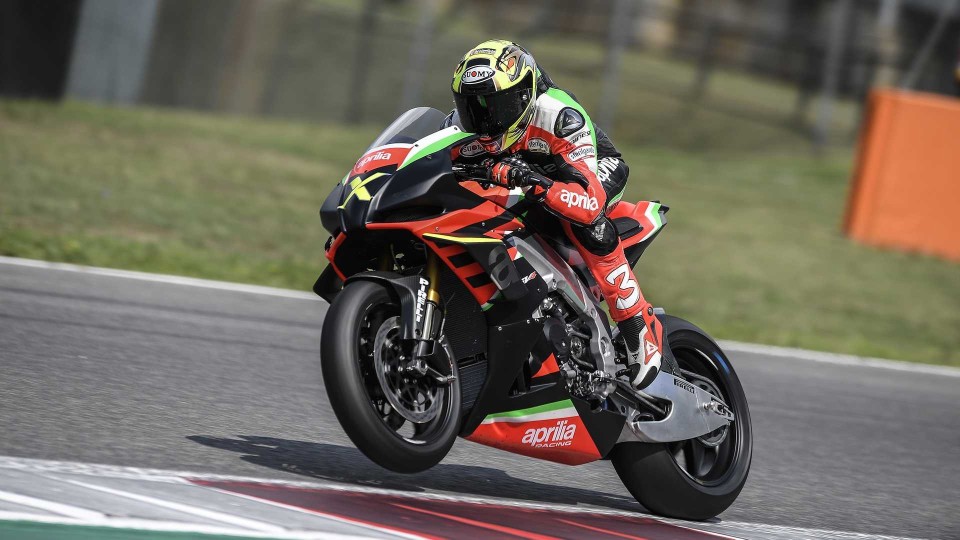 Moto - News: Aprilia RSV4 X: Max Biaggi inaugura le consegne