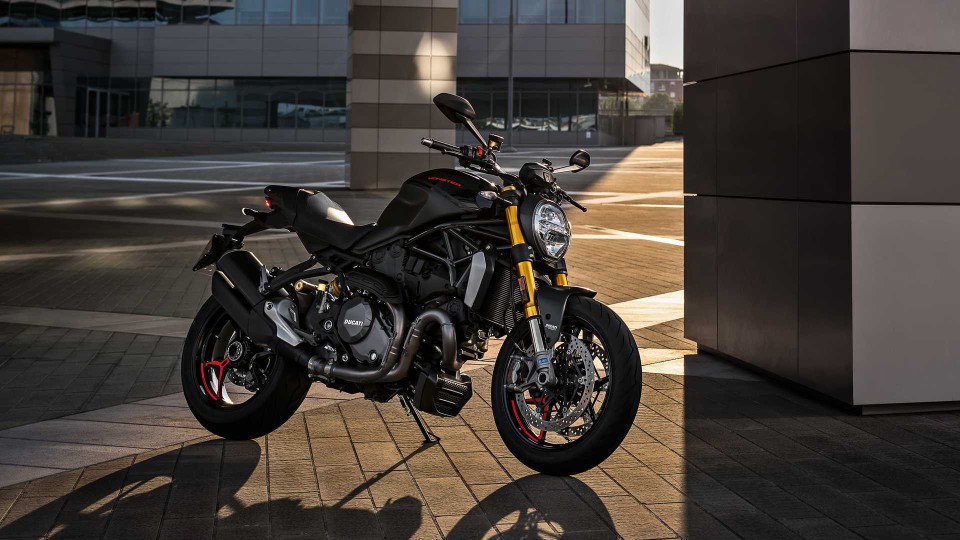 Moto - News: Ducati Monster 1200 S Black on Black, antipasto del 2020