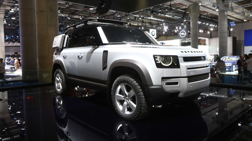 Moto - News: Nuova Land Rover Defender, il mito è tornato