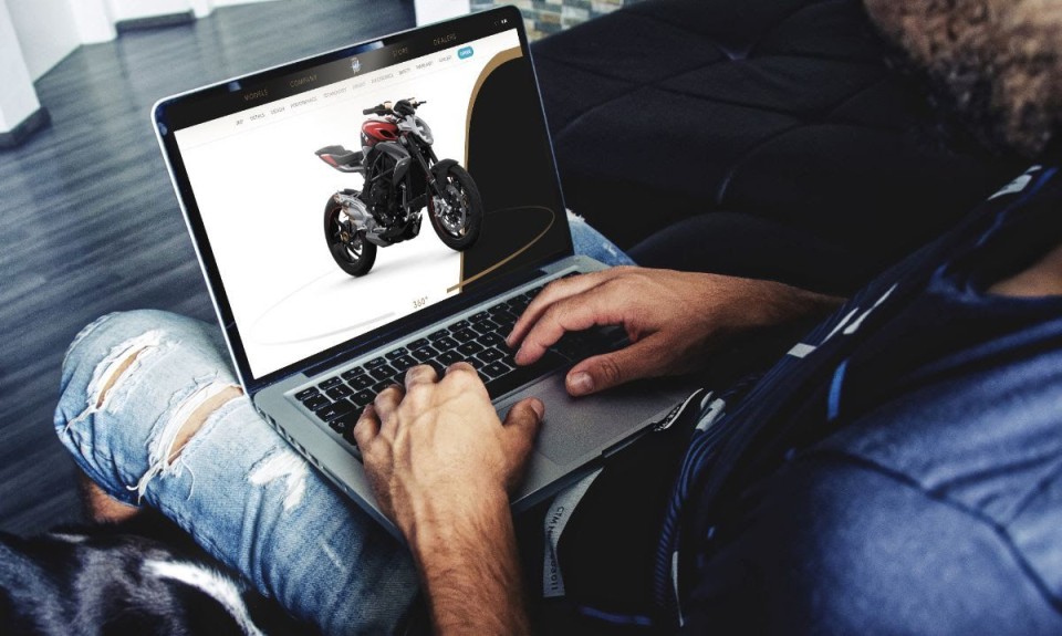 Moto - News: MV Agusta: la passione corre online