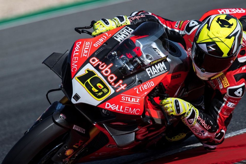 SBK: Riscossa Ducati nel warmup: 1° Bautista davanti a Rea