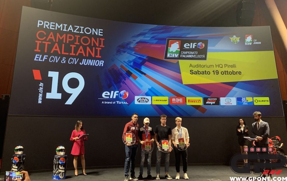 SBK: Agostini premia i campioni del CIV: “fra di loro i futuri Ago e Rossi”