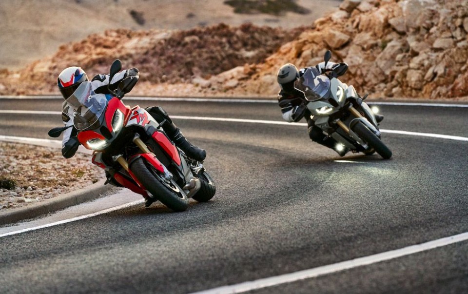 EICMA: BMW S1000 XR: DNA racing per divertirsi su strada e fare tanto turismo