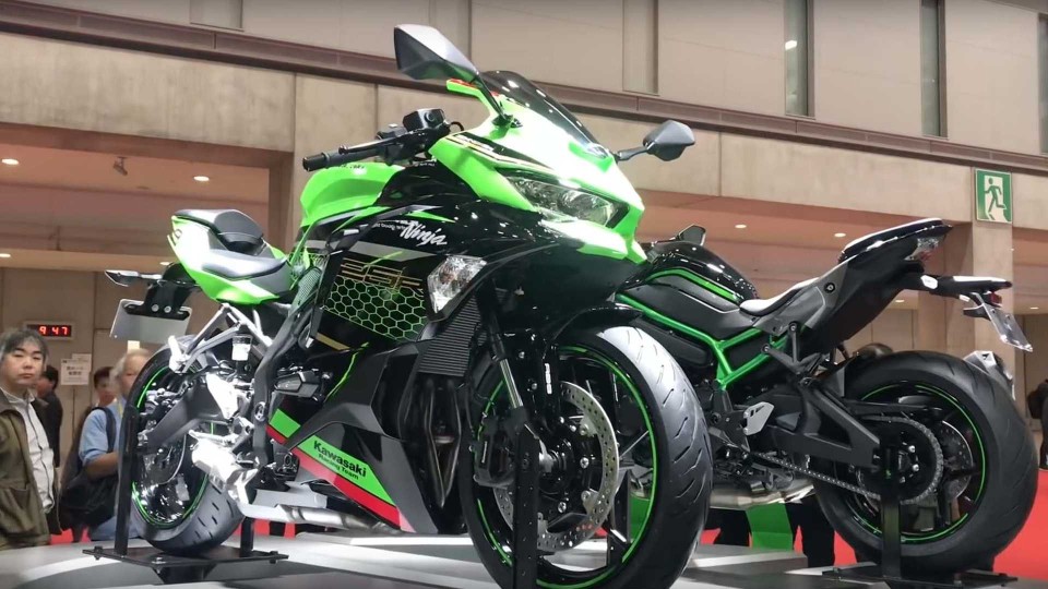 Moto - News: Kawasaki Ninja ZX-25R: adrenalina a (quasi) 20.000 giri [VIDEO]