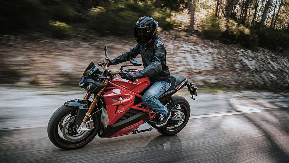 Moto - News: Energica, la gamma 2020 in azione [VIDEO]