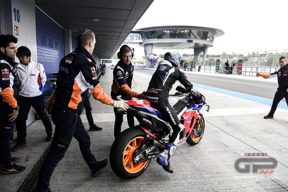 MotoGP: Garages with "benches": reserves instead of regulars in tests