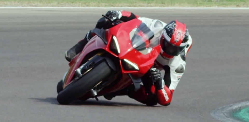 Moto - News: New Panigale V4S: faster with both amateurs and pro