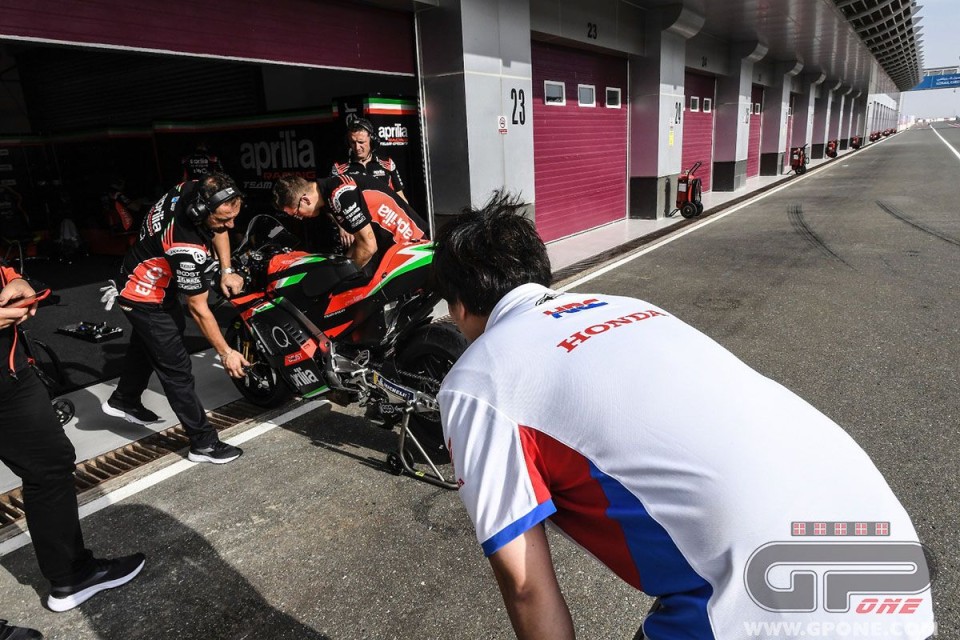 MotoGP: Honda in difficoltà va a scuola a Noale: HRC spia la nuova Aprilia