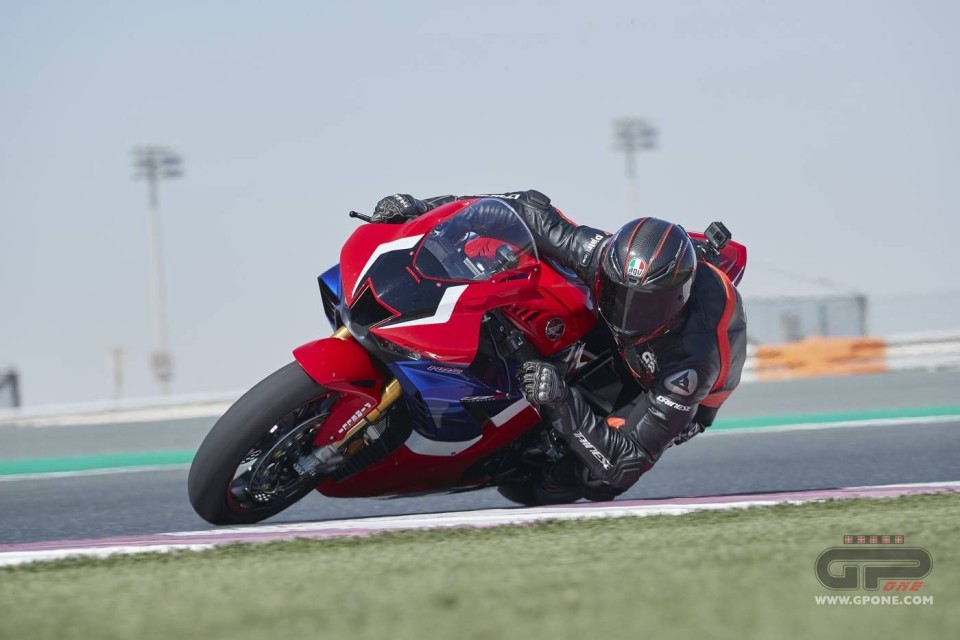 Moto - Test: Prova Honda CBR 1000 RR-R: una rivoluzione, mai stata così “cattiva”