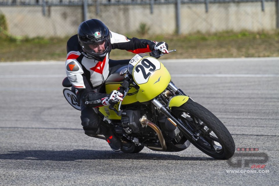 Moto - Test: Moto Guzzi V7 Trofeo: una moto da corsa a prova di debuttante