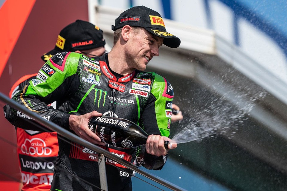 SBK: Lowes: "I beat Rea? I’ve only won two SBK races, he’s won five titles"