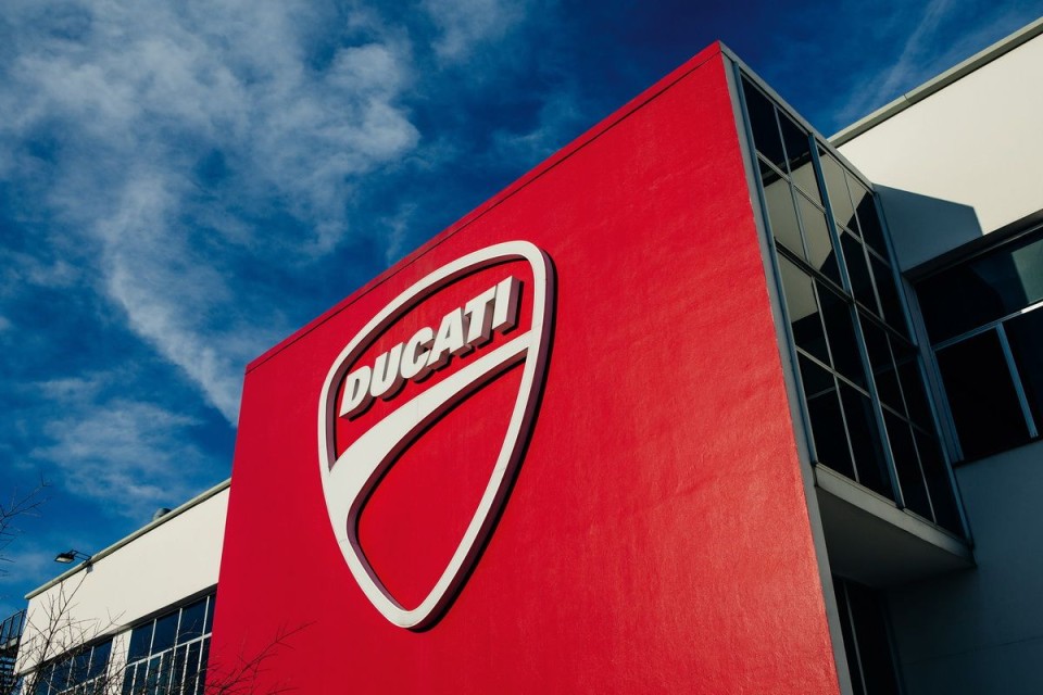 Moto - News: Ducati starts up production again despite the fact that ‘phase 2’ changes very little