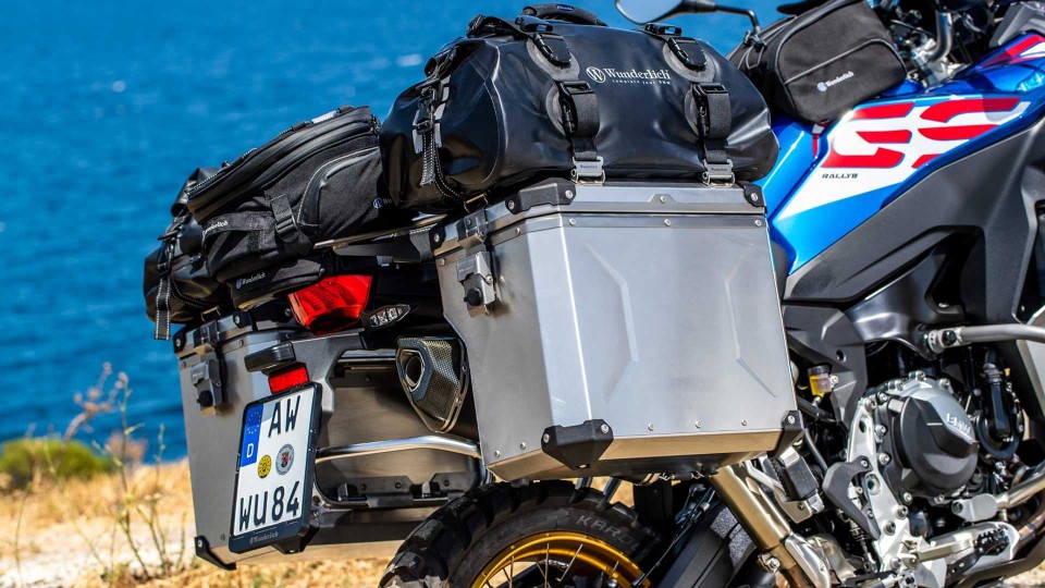Moto - News: Wunderlich Extreme, il set di valigie per BMW GS