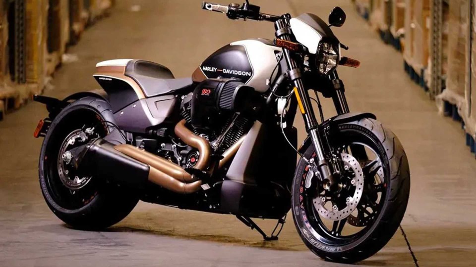 Moto - News: Harley-Davidson FXRD Limited Edition, 30 esemplari per il Regno Unito