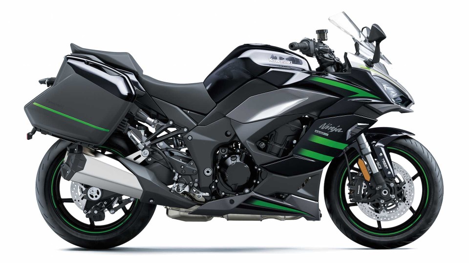 Moto - News: Kawasaki, sulla Ninja 1000SX fino a settembre valigie in omaggio