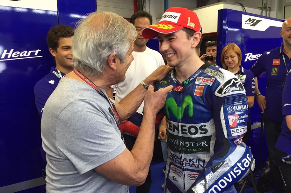 MotoGP: Lorenzo ad Agostini: "banalità inappropriate da una leggenda come te"