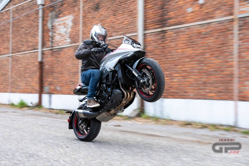 Moto - Test: Prova Suzuki Katana Jindachi 2020: un viaggio nel passato