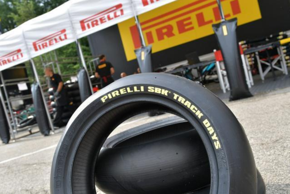 SBK: Al debutto nel CIV il 'gommone' Pirelli Diablo Superbike