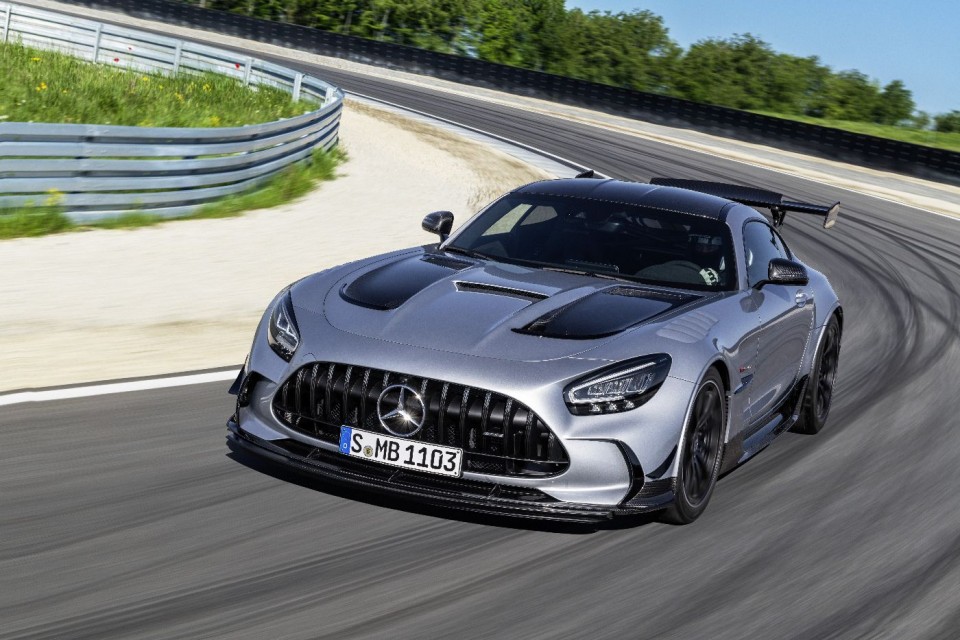 Auto - News: Mercedes AMG GT, la più potente di sempre graffia l’asfalto con 730 CV