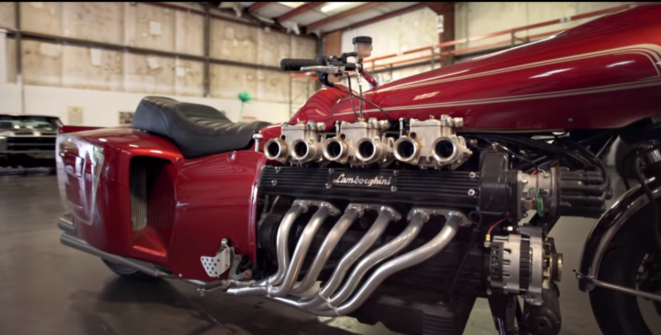 Moto - News: Follie: una custom con motore V12 Lamborghini!
