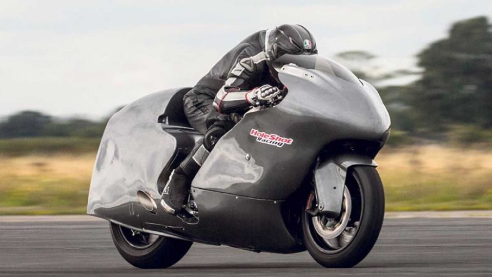 Moto - News: Guy Martin cerca nuovi record: a 483 km/h sulla sua Suzuki Hayabusa