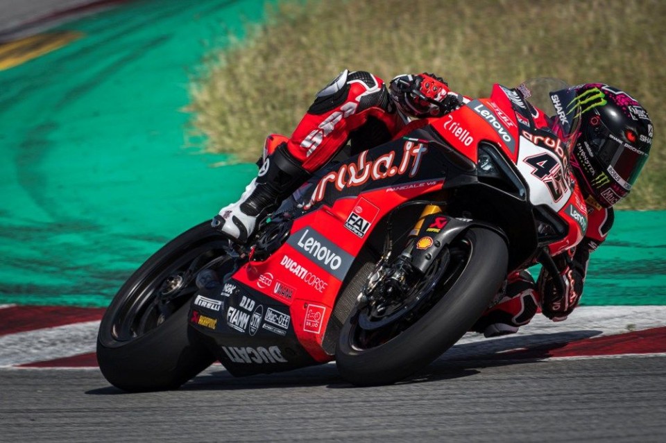 SBK: Atto di forza: Redding e la Ducati spaventano Rea ai test di Barcellona