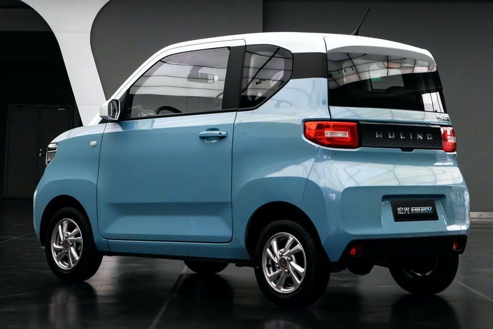 Auto - News: Hongguang Mini EV: l'auto elettrica cinese (e GM) a soli 3.500 euro 