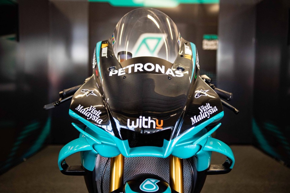 Moto - News: Yamaha R1: la replica ufficiale (con le ali) della PETRONAS Racing Team