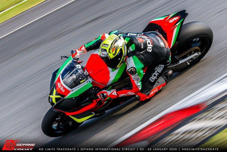 SBK: Max Biaggi lunedì di nuovo in pista a Barcellona in sella all'Aprilia