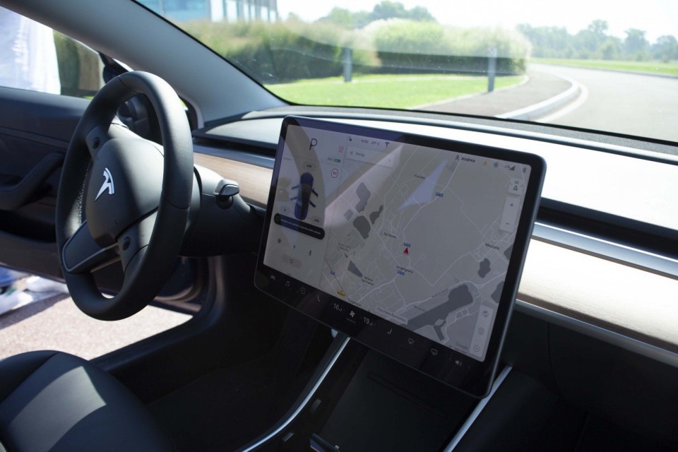 Auto - News: Tesla: l'Autopilot non supera i test Euro NCAP