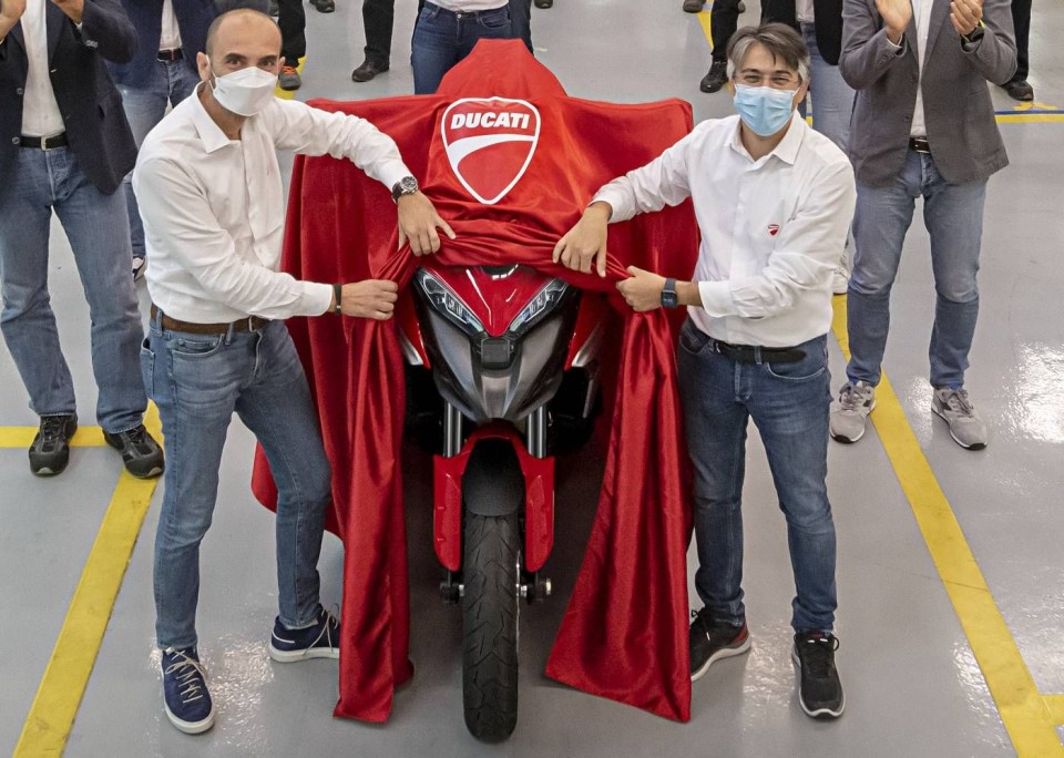 Moto - News: Ducati Multistrada V4: sale l'attesa, sarà la prima moto al mondo con radar