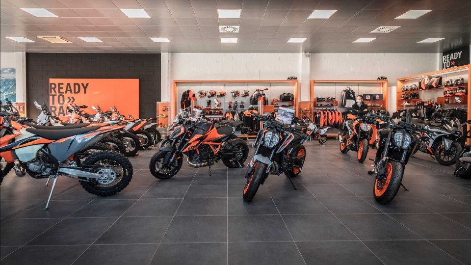 Moto - News: KTM: Giglioli Motori a Rozzano compie 40 anni e si rifa il look