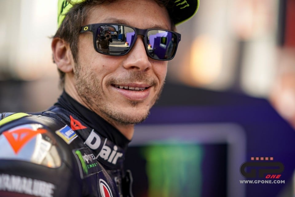 MotoGP: Valentino Rossi, 'solo per i tuoi occhi' (TV) firma il rinnovo a Jerez