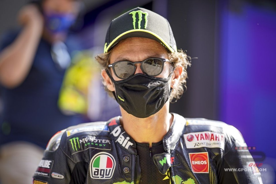 MotoGP: Valentino Rossi è negativo: è già in volo per Valencia