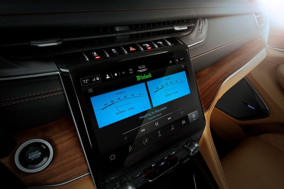 Auto - News: Jeep Grand Cherokee 2021: con il Luxury Sound di McIntosh, è tutt'altra musica