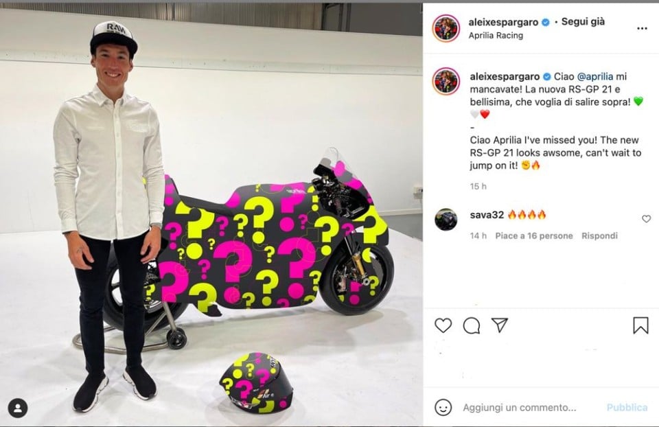MotoGP: Aleix Espargarò in posa con la nuova Aprilia RS-GP21 'mascherata'