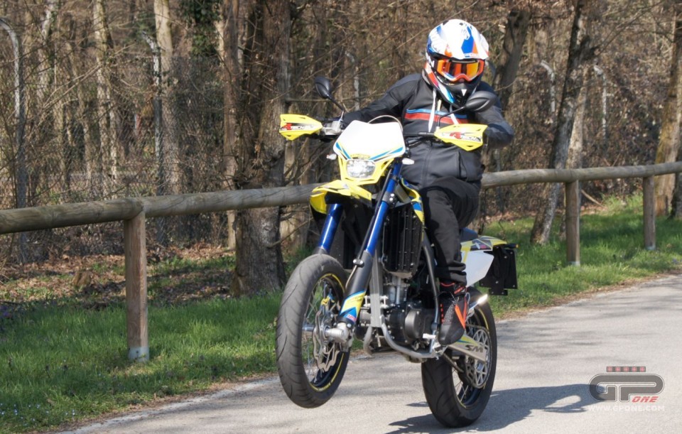 Moto - Test: Prova Valenti Motard SM 125 Z: piccola, grintosa e ben fatta!