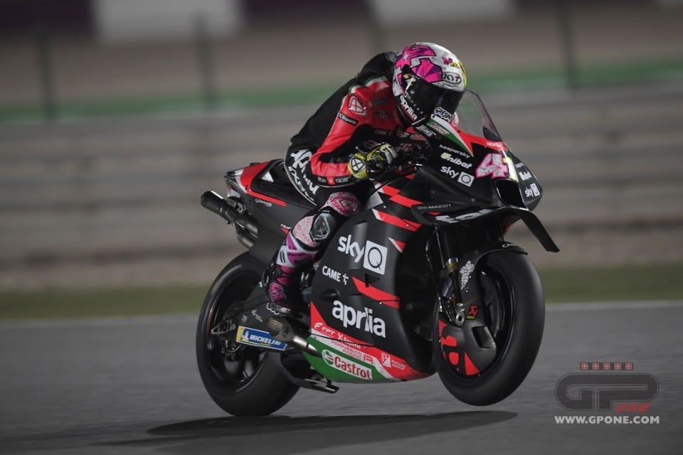 MotoGP: Espargarò porta l'Aprilia in vetta a Losail: Bradl 2° davanti a Mir. Rossi 14°