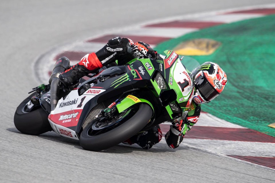 SBK: Mucchio selvaggio nei test di Barcellona: la spuntano Rea e la Kawasaki