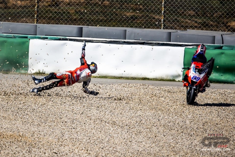 MotoGP: PHOTOGALLERY - All the photos of Jorge Martìn's terrible flight