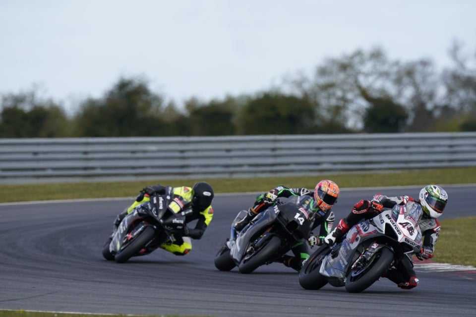 SBK: BSB: pioggia e freddo hanno la meglio, cancellato il day 3 a Snetterton