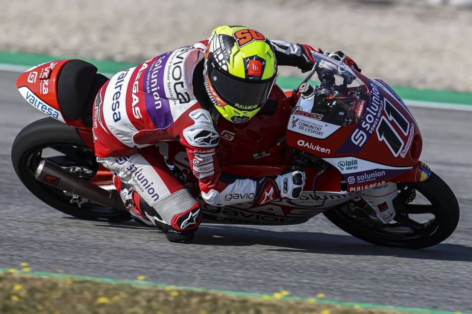 Moto3: Garcia triumphs in a photo finish, podium for Alcoba and Oncu, moment of concern for Sasaki