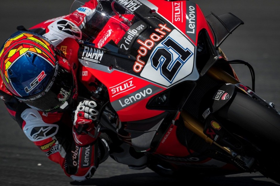 SBK: Rinaldi fa brillare la Ducati V4 a Misano, Rea a mezzo secondo
