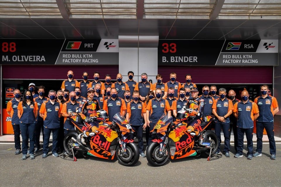 MotoGP: Oliveira, Fernandez, Acosta: ecco come KTM domina il mercato piloti