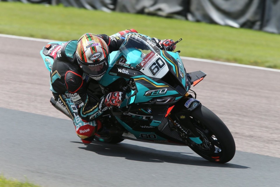 SBK: BSB Cadwell Park: zampata di Hickman nella FP1, 2° Brookes, 13 piloti in 1"