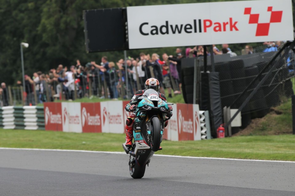 SBK: BSB Cadwell Park: no stopping Peter Hickman, who also wins Race 2