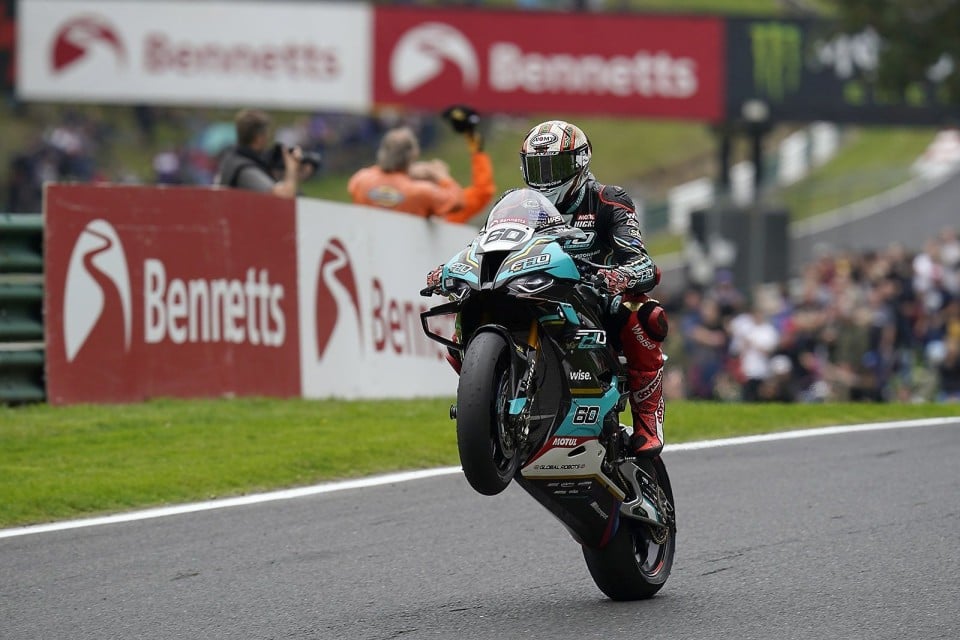 SBK: BSB Cadwell Park: prova di forza di Peter Hickman in Gara 1