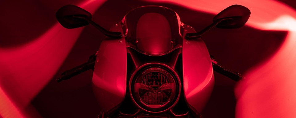 Moto - News: Triumph Speed Triple 1200 RR 2022: eccola nel secondo teaser video!