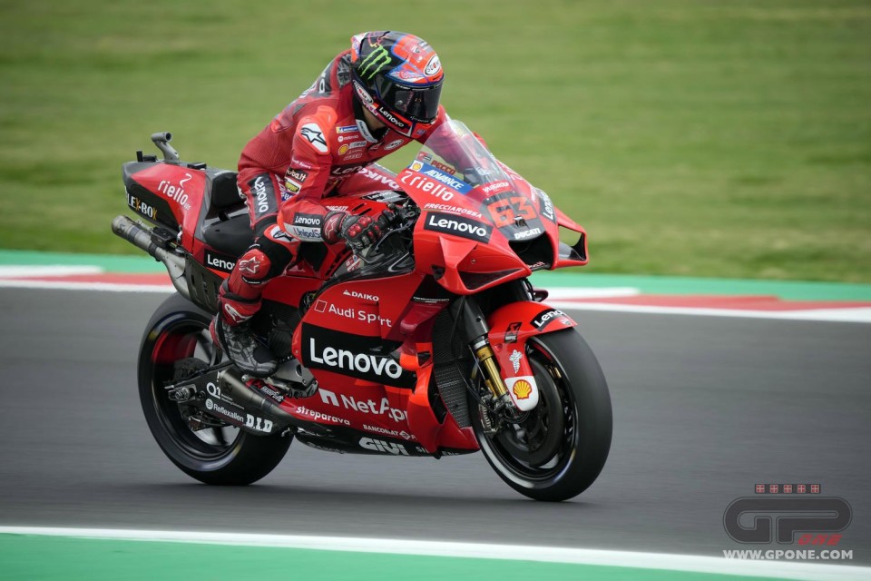 MotoGP: Bagnaia vince ancora! Battuto Quartararo a Misano, Bastianini sul podio